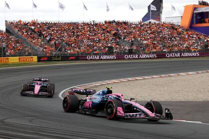 Franco Colapinto y Pierre Gasly, los pilotos de Alpine que batallan con el A525, un auto que no presenta actualizaciones que inviten a ilusionarse: el equipo proyectó las inversiones para 2026