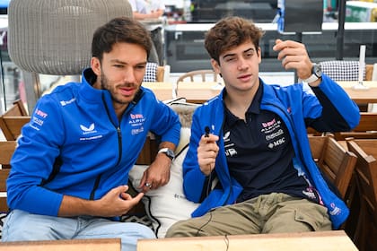 Franco Colapinto y Pierre Gasly mantienen un vínculo amable