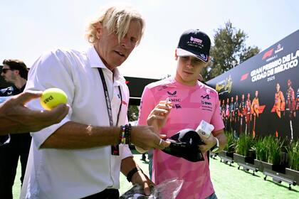 Franco Colapinto ya vive el GP de México y cumple con los compromisos de prensa, en este caso con ESPN y el periodista Juan Fossaroli