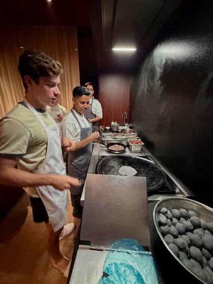Franco demostró su habilidad en la cocina (Foto: @francolapinto)
