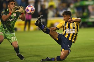 Tres cambios de Tevez en el primer tiempo, un gol con el muslo y un penal no cobrado para Central ante Unión