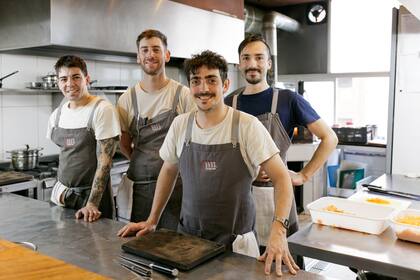 Franco Ghione lidera el equipo de Bros Comedor.