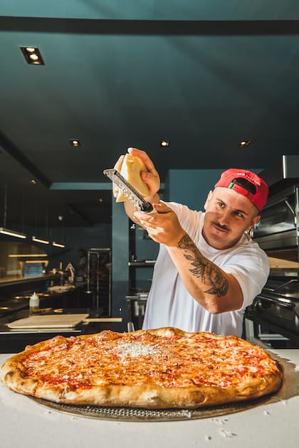 Franco Kalifon, cocinero y emprendedor argentino, en el local de Núñez