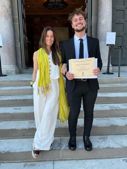 Franco Kraiselburd junto a su mamá, María Laura