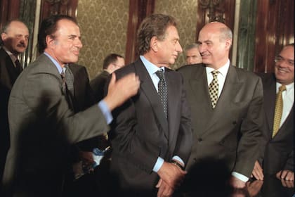 Franco Macri junto a Carlos Menem. Miembros de su familia creen que la cercanía al poder en los años 90 terminó jugando en contra de los negocios de Socma.