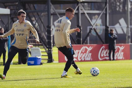 Franco Mastantuono en acción, en el entrenamiento de Argentina