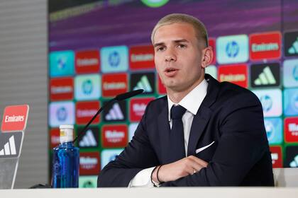 Franco Mastantuono en la conferencia de prensa tras su presentación como nuevo jugador del Real Madrid (Fuente: EFE/ Chema Moya)
