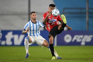 Dos grandes atajadas y un error: Tagliamonte pasa de de héroe a villano y Racing empata 2-2 con Caracas