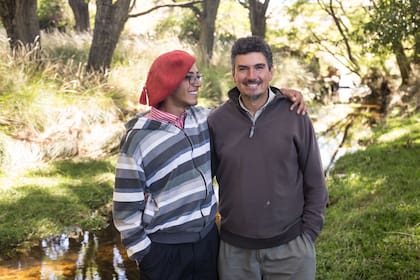 Franco y Carlos Visetti son los dueños del campo donde está el salto.