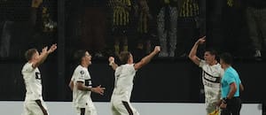 En su primera vez en el exterior por la Copa, Platense hizo historia: venció a Peñarol en su casi imbatible estadio