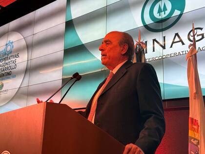 Francos fustigó el manejo económico de administraciones anteriores: “Lo que hacen los gobiernos que utilizan el populismo demagógico para gobernar es emitir dinero, colocarlo en los bancos pagándoles una tasa enorme, generar más déficit, volver a emitir y así generar este resultado que hemos tenido en estos últimos años”