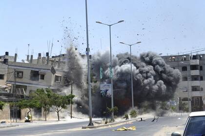Imagen tomada hoy en la Franja de Gaza; desde el 8 de julio, más de 2000 palestinos murieron