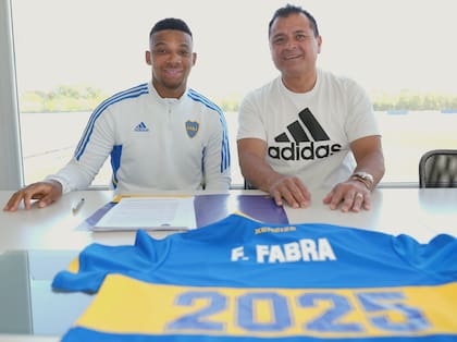 Frank Fabra, en la foto junto con Marcelo Delgado, renovó contrato con Boca hasta diciembre de 2025
