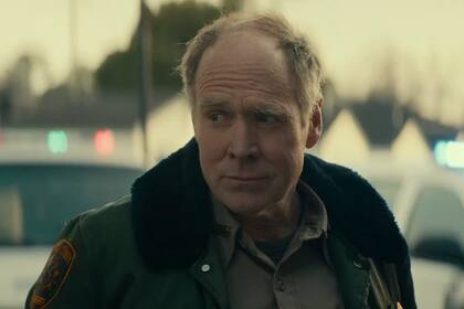 Frank Hawkins (Will Patton)