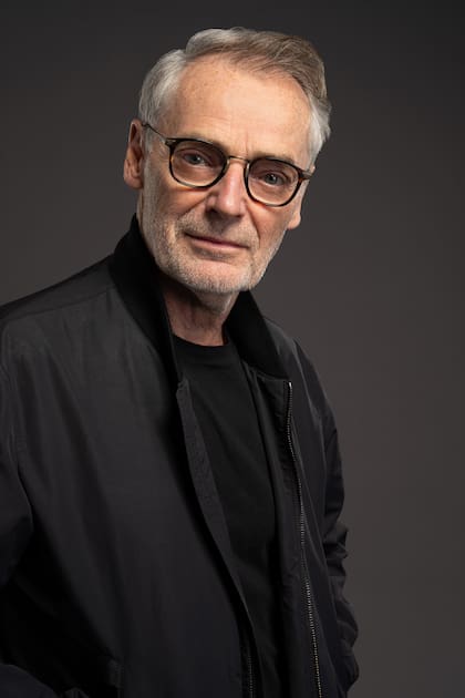 Frankenstein. Cinematographer Dan Laustsen. Cr. John Wilson/Netflix © 2025.