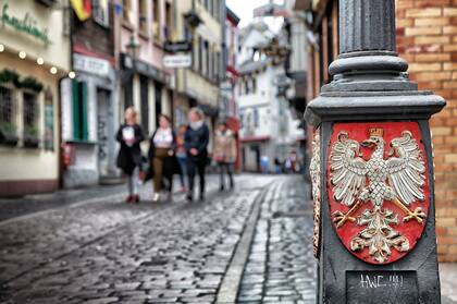 Frankfurt es la ciudad más poblada del estado de Hesse. Con 732 688 habitantes es también la quinta ciudad más grande del país, tras Berlín, Hamburgo, Múnich y Colonia.