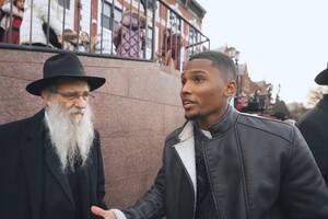 Frankie Ligh es un joven políglota que alcanzó fama en YouTube. El joven conversa con extranjeros residentes de Nueva York en varios idiomas