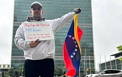 Franklin Gómez es uno de los venezolanos que hace huelga de hambre frente a la ONU