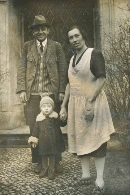 František Suchý y su mujer Olga Suchá, con František, el hijo de ambos.
Cedida por FMK Filmak/Popel