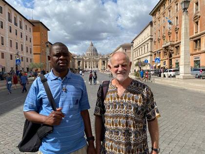 Fray Bender con Calisto Tinga en el Vaticano