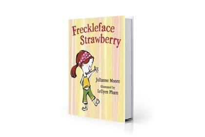"Freckleface Strawberry", el libro de Julianne Moore que fue prohibido por el Departamento de Defensa de Estados Unidos