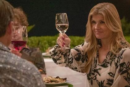 Fred Hechinger, Connie Britton y Steve Zahn