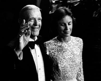 Fred le llevaba 45 a Robyn, su segunda esposa