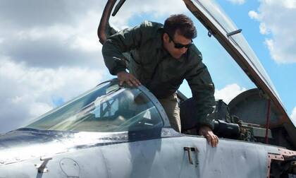 Fred Machado, tomando posición en un Skyhawk A4Q restaurado