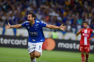 Huracán fue goleado por Cruzeiro y quedó al borde de la eliminación en la Copa