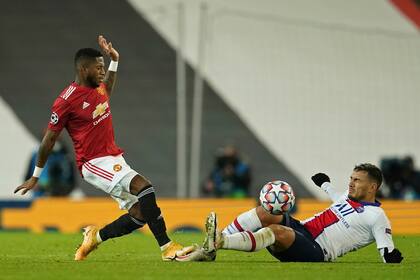 Paredes tuvo fuertes cruces con Fred; el brasileño fue amonestado por una agresión al argentino y en el segundo tiempo salió expulsado