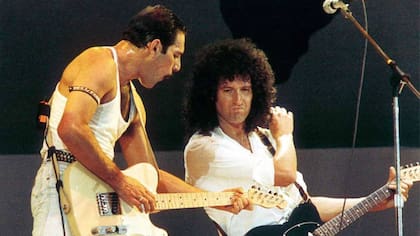 Freddie Mercury durante el histórico concierto de Live Aid en Wembley, 1985