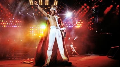 Freddie Mercury fotografiado en el estadio de Wembley en 1986 (FOTO: DENIS O'REGAN)