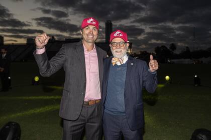 Frederick Mannix (Alegría) y David Usher (Embajador de Canadá)