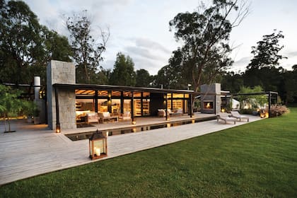 De raíces inglesas, la arquitectura de Nueva Zelanda toma la planta rectangular con galerías y aleros cortos.