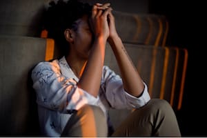 Frente a la necesidad de cariño que todos compartimos, creemos que dedicándonos al trabajo, a una relación o una amistad, lograremos llenar ese vacío