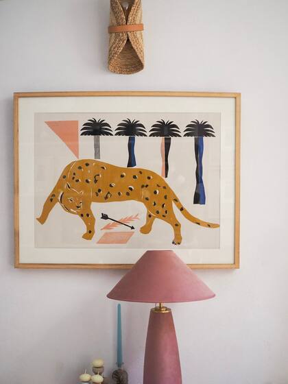 Frente a las clásicas láminas, la dupla propone obras de arte accesibles.