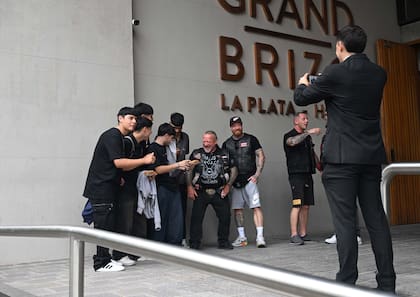 VIDEO.- Nueva pelea entre trapitos, repartidores y los "Hells Angels" alteró la noche en La Plata - Image 3