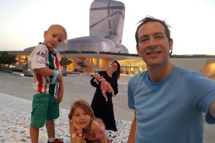 Frente al museo Ithra.