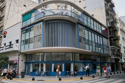 Frente de la Casa de Estudios diseñada por Bonet