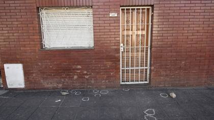 Frente de la casa donde un joven de 13 años que murió en un tiroteo cuando junto a otros dos intento asaltar a un policia en la esquina de Ocampo y Jose Hernandez en la localidad de San Martin