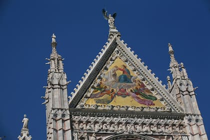 Frente de la catedral de Siena.