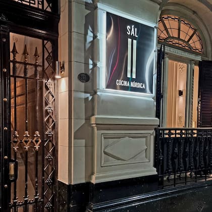 Frente de Sál, ubicado a media cuadra de Plaza Italia, Palermo