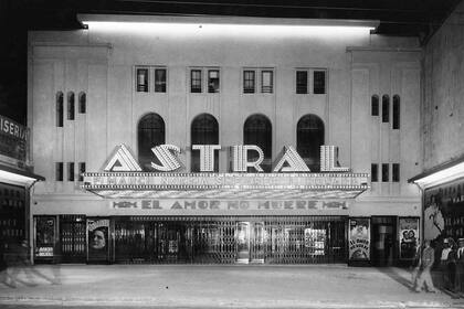 Frente del Cine y Teatro Astral (1933).