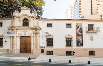 Frente del Museo Isaac Fernández Blanco, sobre la calle Suipacha.