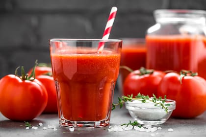 El jugo de tomate puede matar a Salmonella Typhi y otras bacterias que dañan el tracto digestivo y urinario humanos