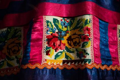 Detalle de una guarda mexicana en uno de los vestidos de Khalo