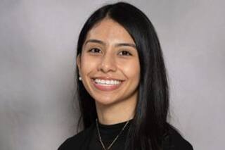 Llegó a EE.UU. sin saber inglés y consiguió una beca completa para estudiar en la universidad