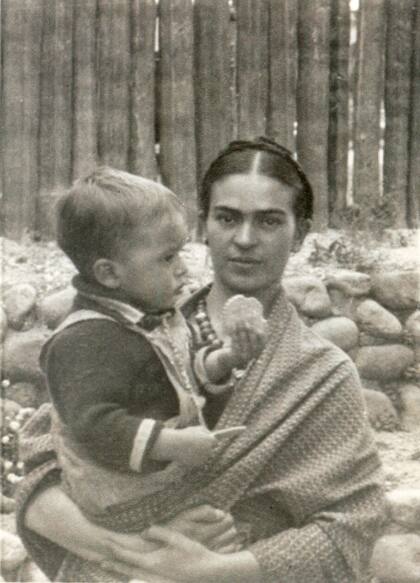Frida y Antonio bebé, en la casa estudio de Altavista, en otra imagen que aportó Cristina a LA NACION