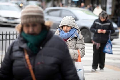 Frío en la ciudad. (Xinhua/Martín Zabala) (mz) (oa) (rtg) (vf)