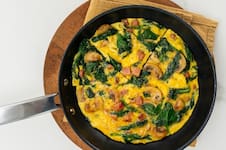 Frittata keto de jamón, hongos y espinaca